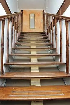 Royale Oda ve Kahvaltı *